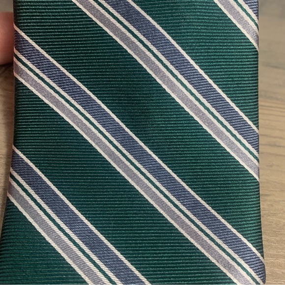 Jos A. Bank 100% Silk Traveler Stain Resistant Collection Bundle of ties - Picture 5 of 16